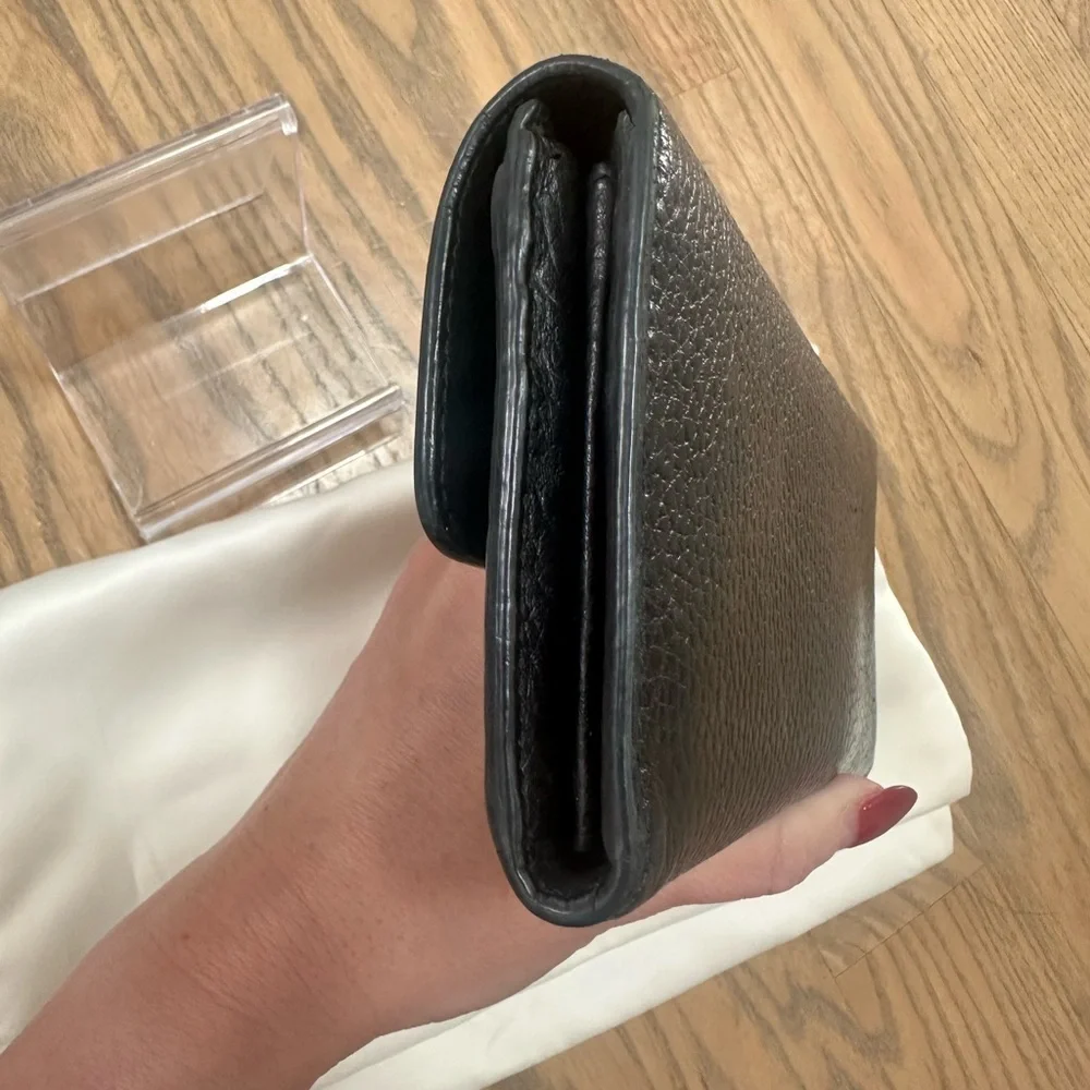 Gucci Black InterlockingG Pebbled Leather Wallet with Chain, Box and Dustbag.